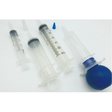 Irrigation syringe