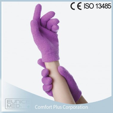 Moisturizing gloves